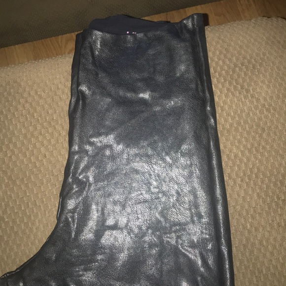 Control Faux Leather Legging - Picture 5 of 6